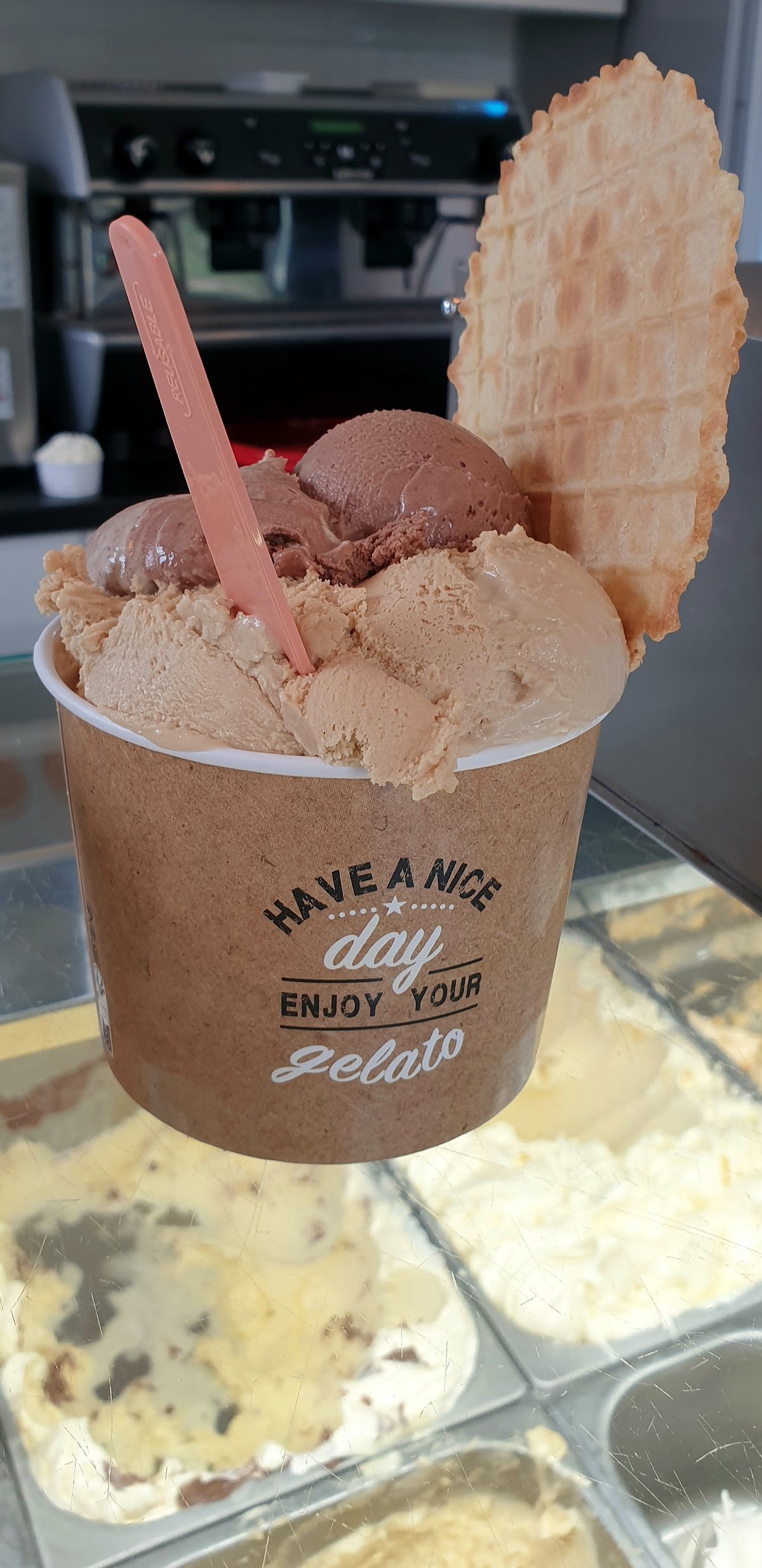 Gelato cup met wafel bij Romie's Hoeveijs