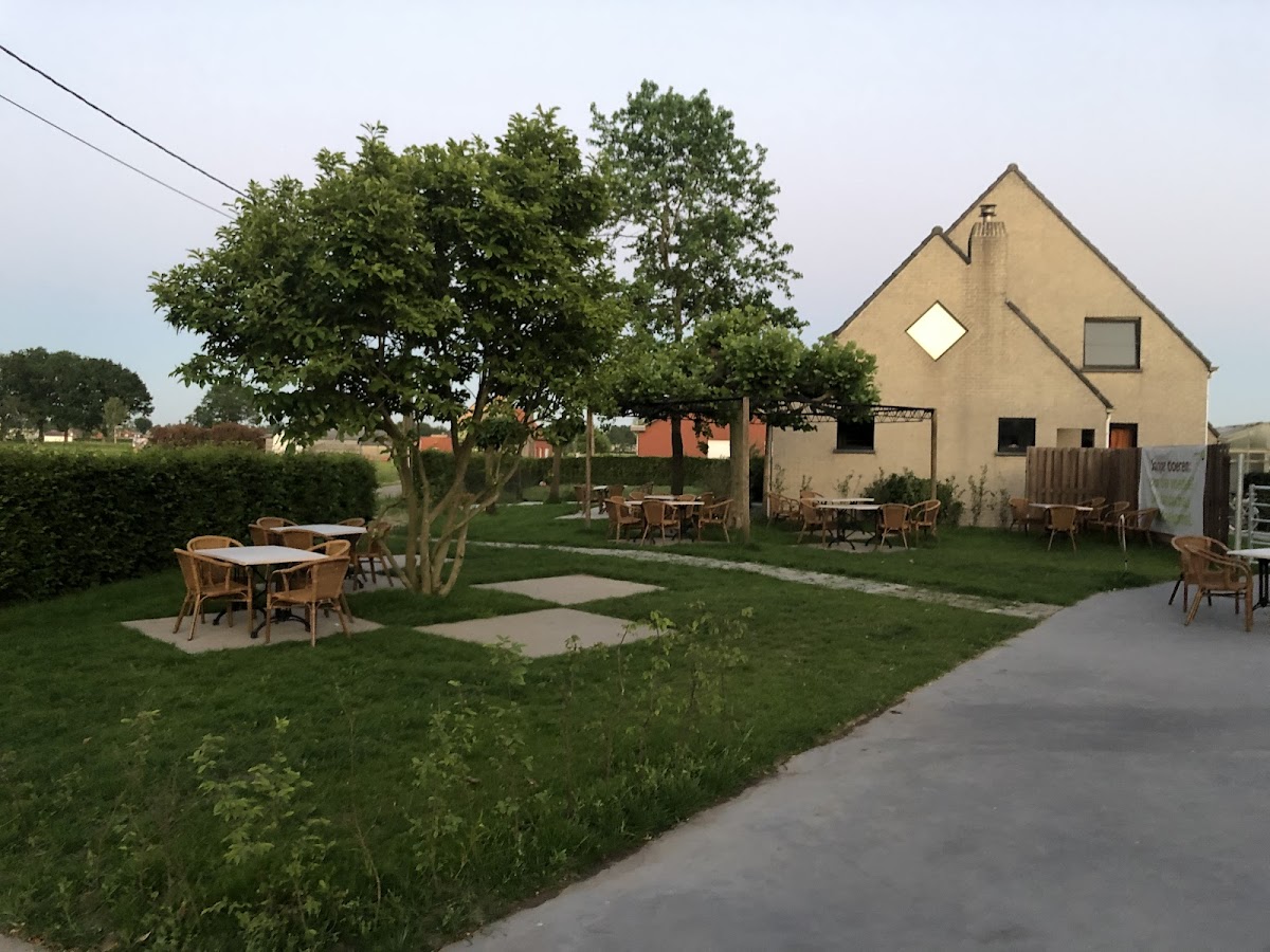 Terras met tuin bij Romie's Hoeveijs